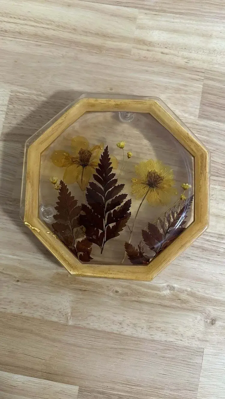 Acrylic Resin Trivet 6-inch Dried Pressed Flower Design